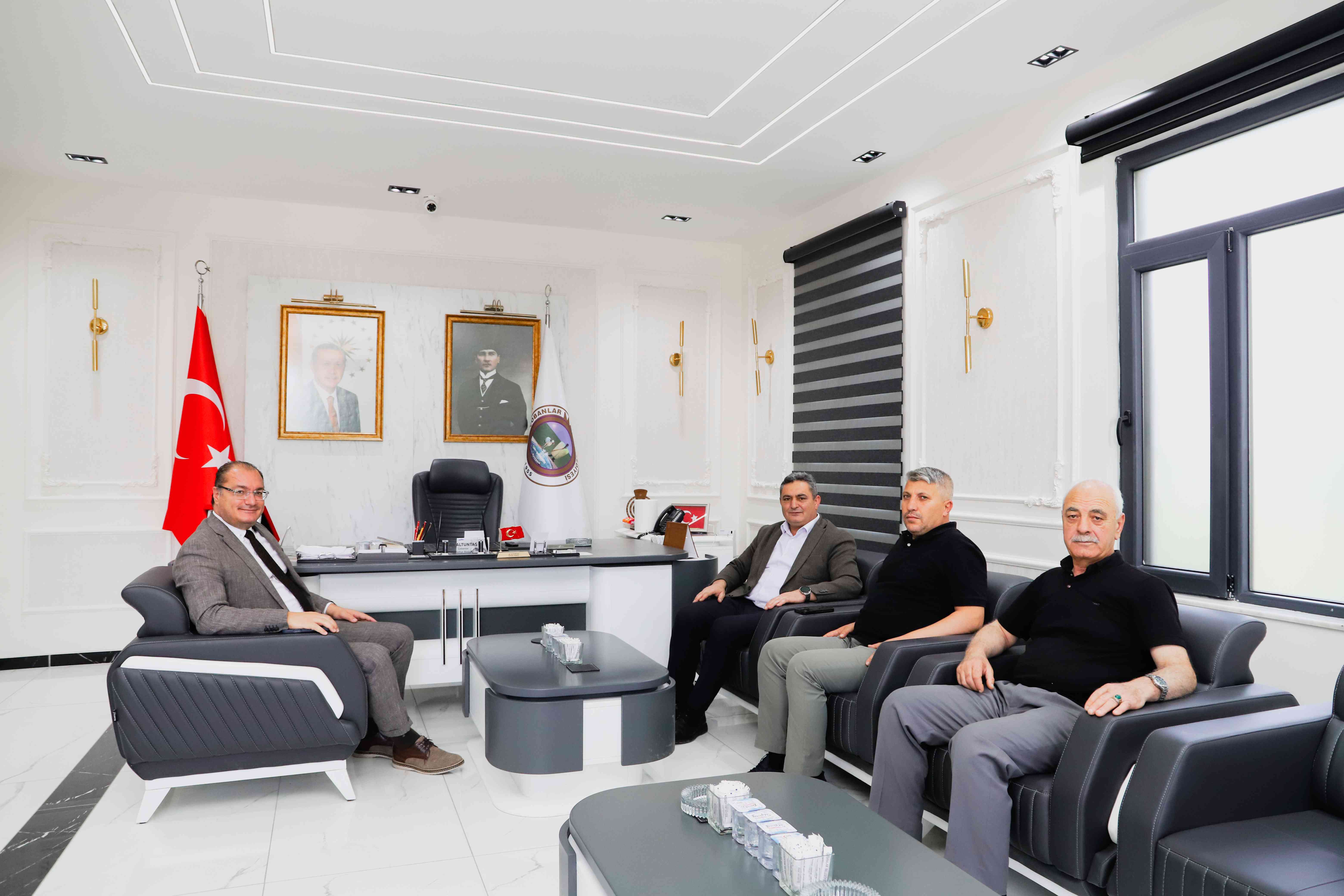Belediye Başkanımız Ali Altuntaş; Bolvadin Kaymakamı, Çobanlar İlçe Kaymakam Vekili Ali Arıkan Ali Arıkan ı Misafir etti.