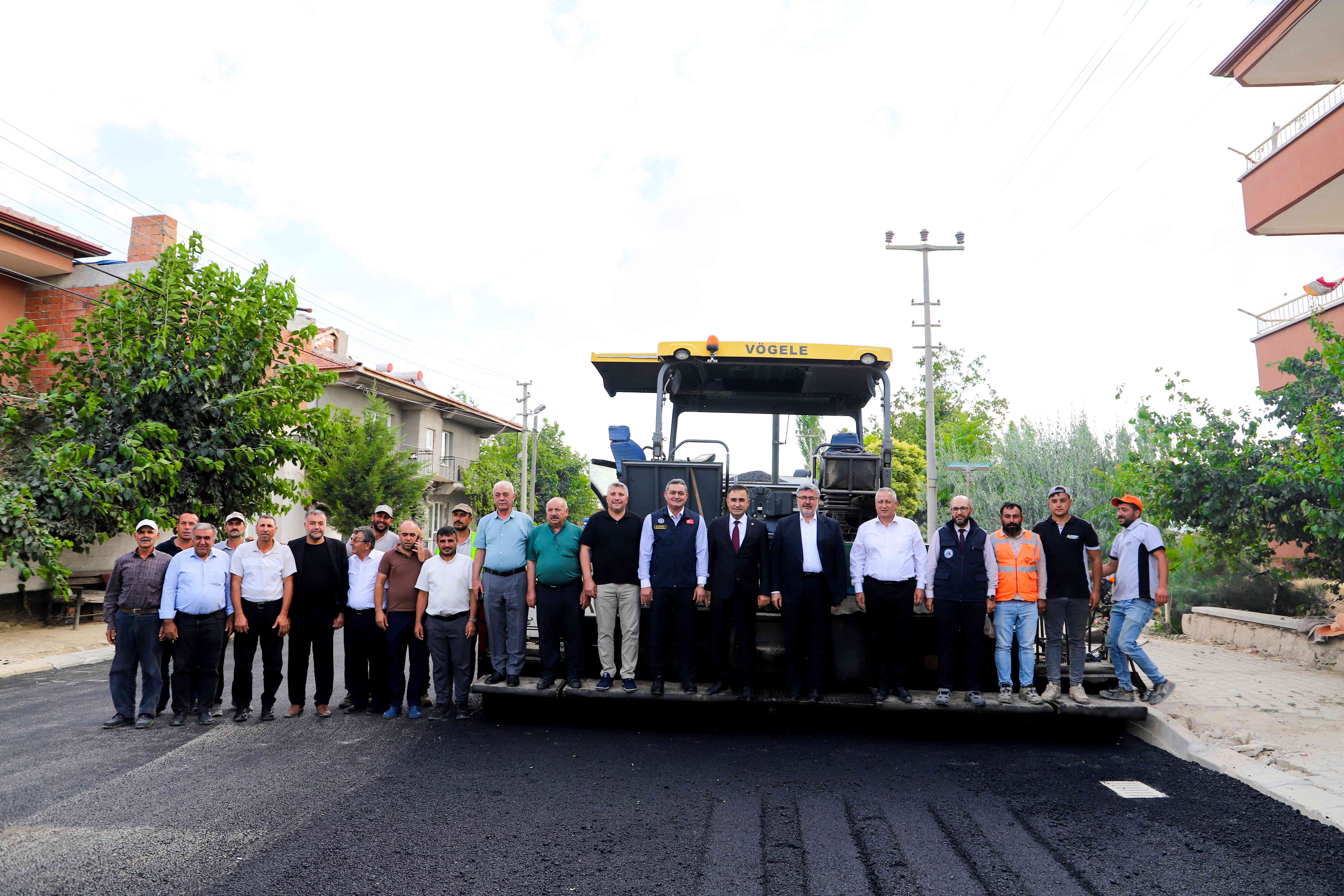  9 Kilometrelik Sıcak Asfalt Hamlesi Başladı