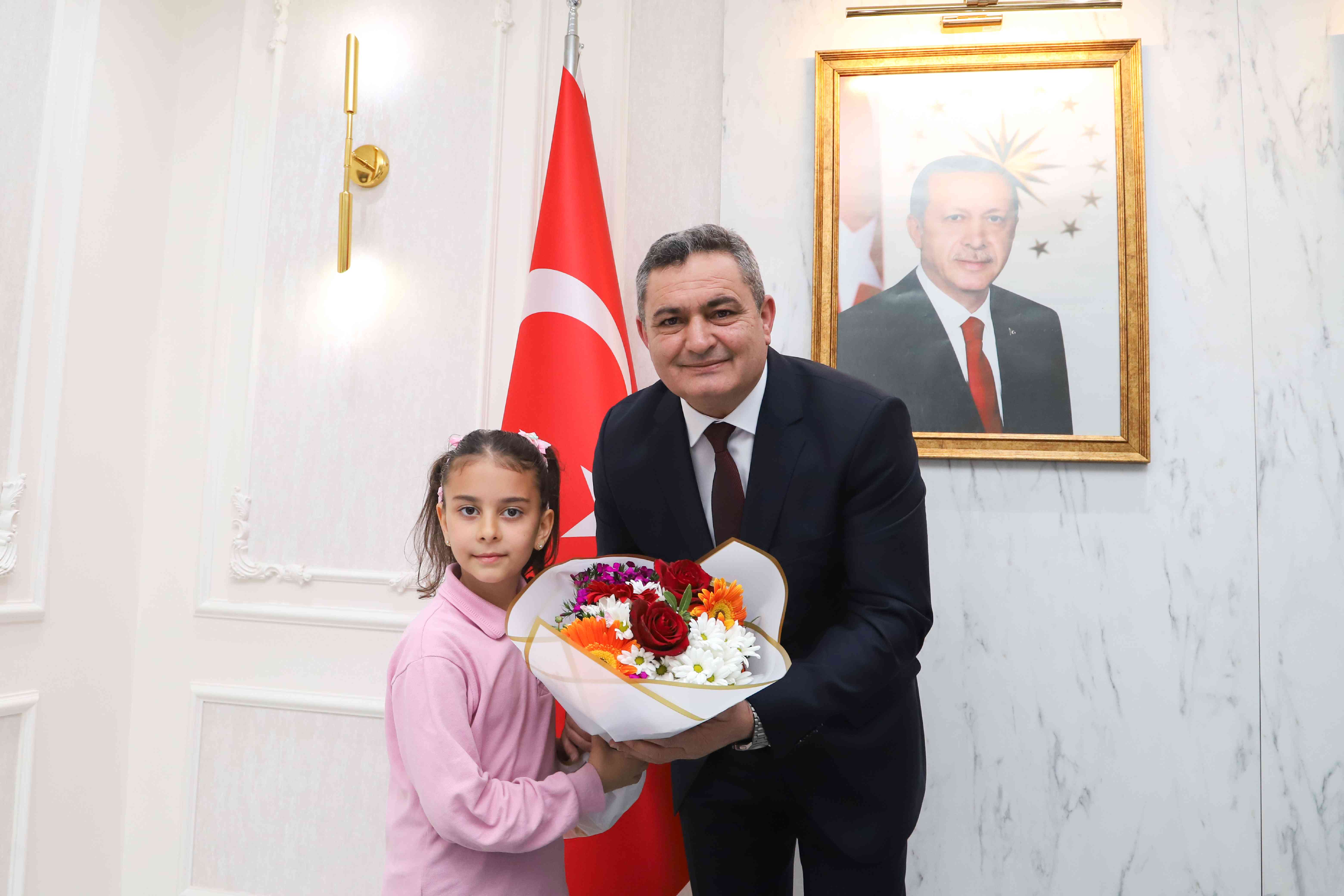  Gözümüzün nuru, geleceğimizin umudu çocuklarımıza makamımızı teslim etmenin mutluluğunu yaşıyoruz. 