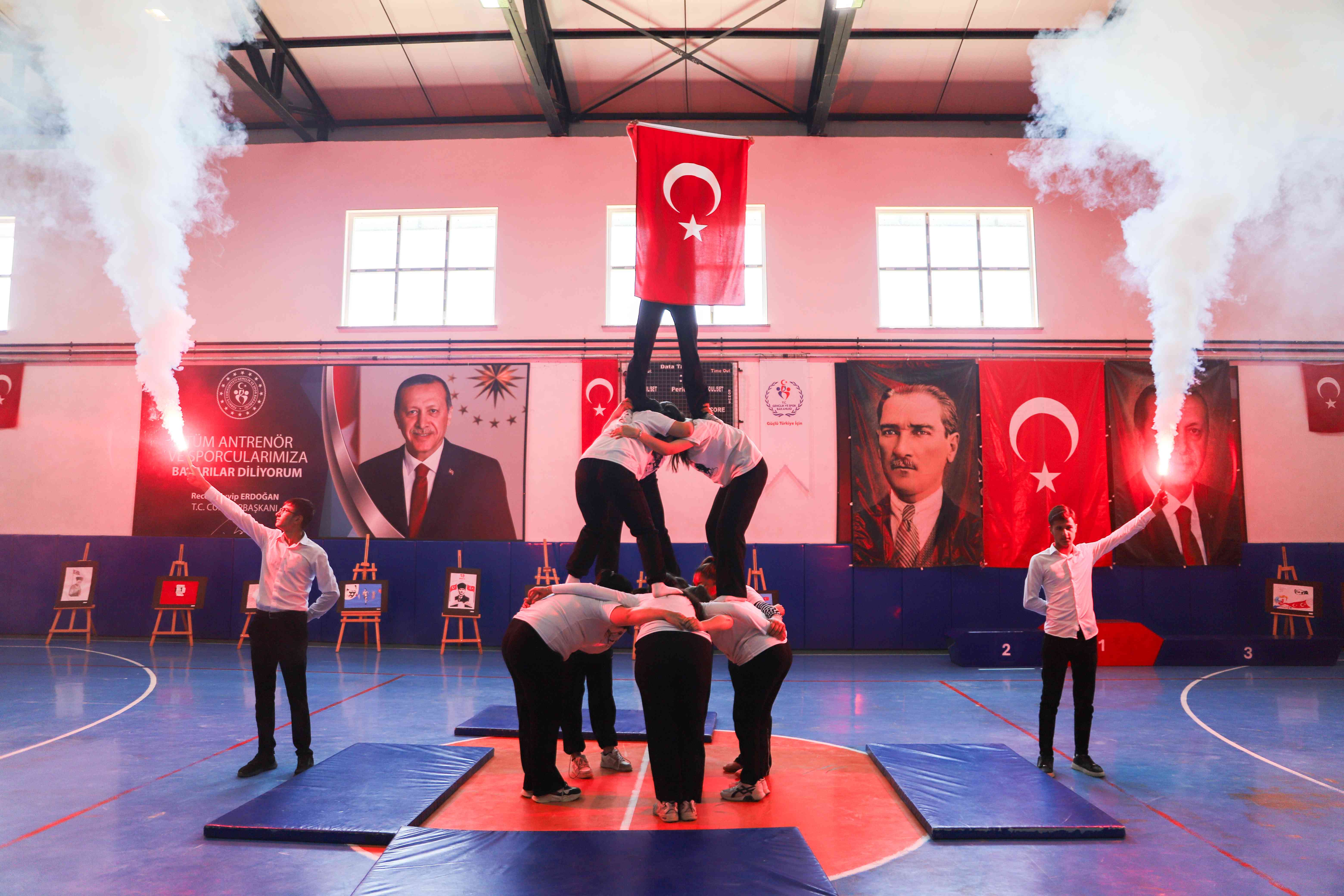   19 Mayıs Coşkusu Gençler Geleceğe Işık Oldu!