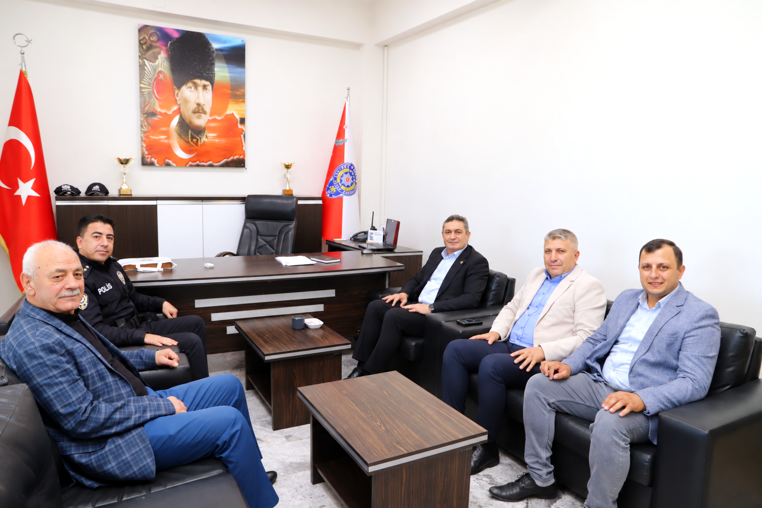   İlçe Emniyet Amiri Sinan Boz’a Hayırlı Olsun Ziyareti